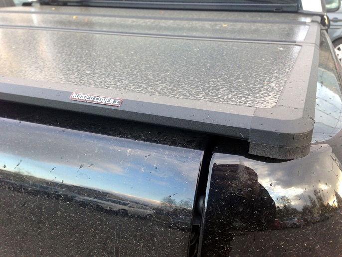 'Крышка кузова пикапа трехсекционная, алюминиевая RUGGEDLINER для VOLKSWAGEN AMAROK, 2010-н в (двойная кабина)'
