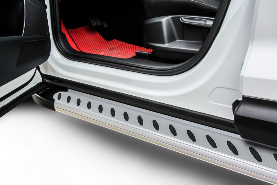 Боковые подножки алюминиевые Hyundai Santa Fe с 2018-2021, модель Prestige Silver