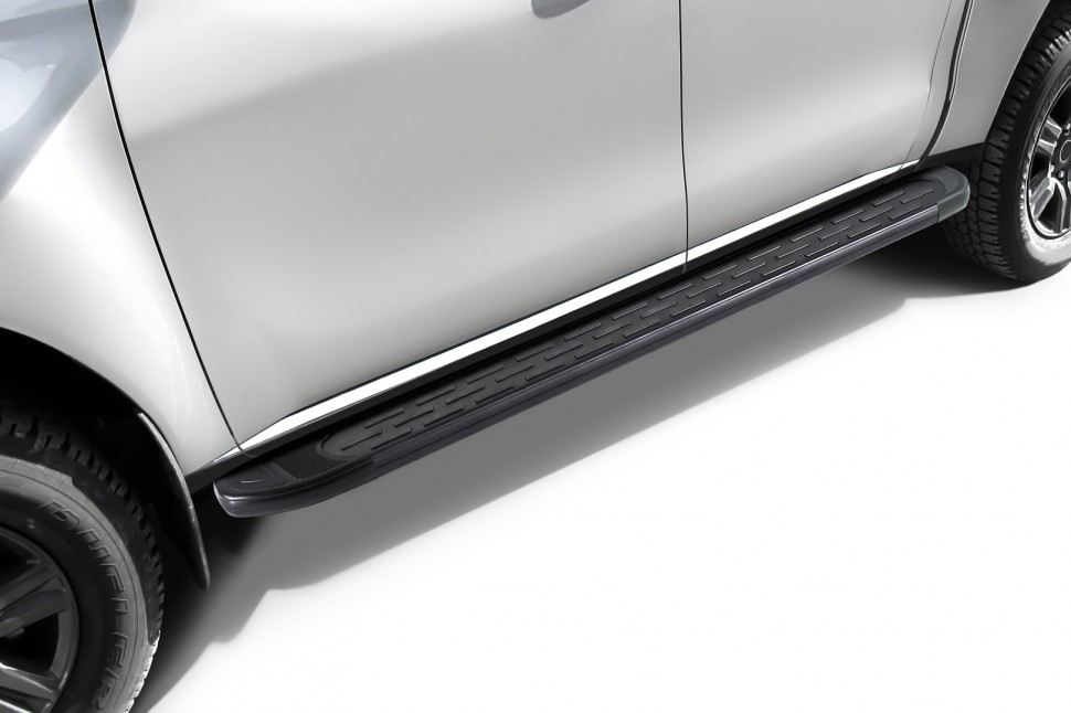 Боковые подножки алюминиевые Mitsubishi L200 с 2018, модель Premium Black