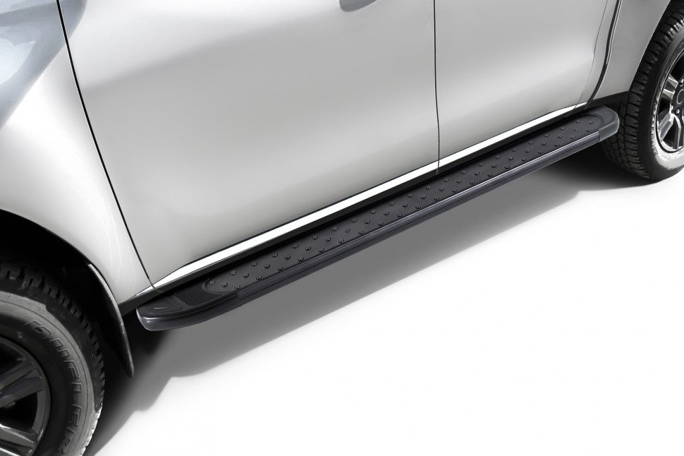 Боковые подножки алюминиевые Mitsubishi L200 с 2018, модель Standart Black