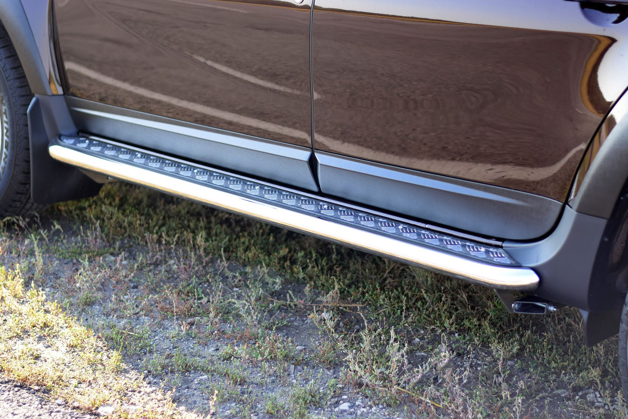 Боковые подножки Nissan Terrano с 2014 с алюминиевой площадкой Эстонец