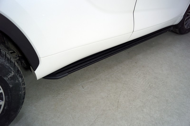 Боковые подножки Toyota Highlander c 2020 алюминиевые Slim Line Black 1820 мм