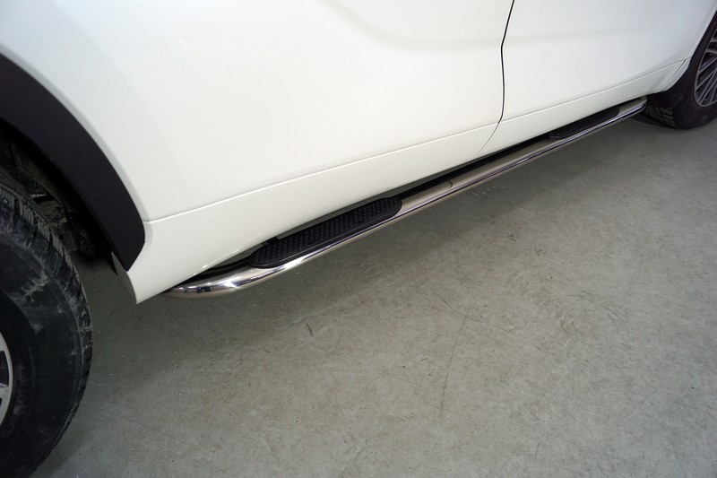 'Боковые подножки Toyota Highlander c 2020 овальные гнутые с накладкой 75х42 мм'