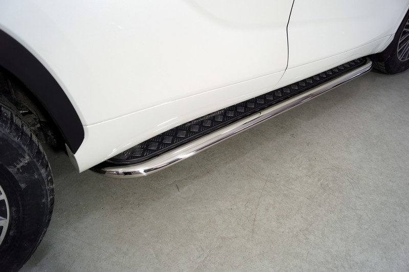 'Боковые подножки Toyota Highlander c 2020 с площадкой 75х42 мм'