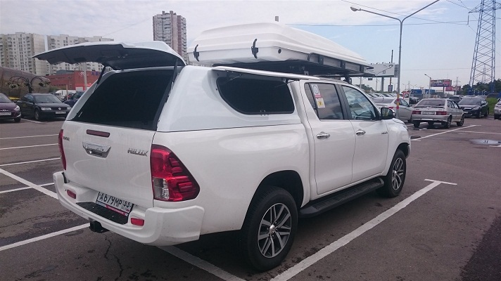 Кунг для кузова пикапа Toyota Hilux (двойная кабина) (белая/чёрная) (3 двери) 2015- по Н В