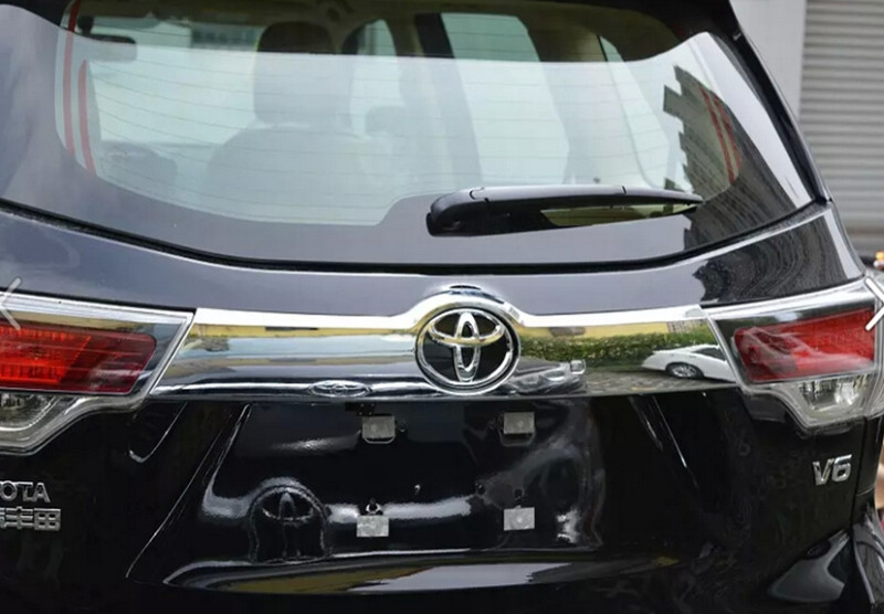 Накладка над номером на крышку багажника Toyota Highlander с 2014