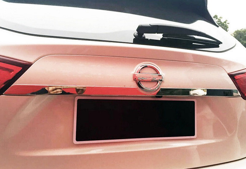 Накладка над номером на крышку багажника Nissan Qashqai с 2014