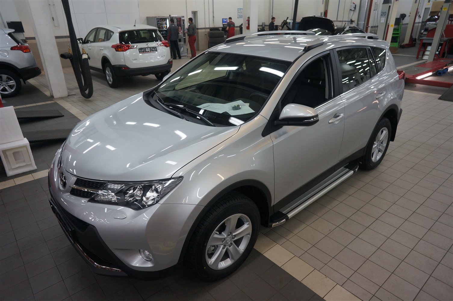 'Пороги алюминиевые Brillant Toyota RAV4 с 2013 (серебристые)'