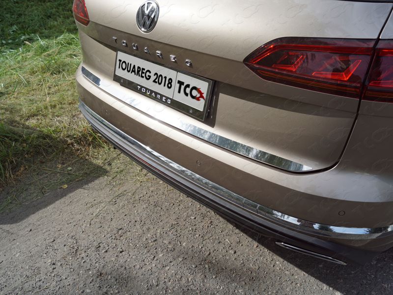 'Накладка на заднюю дверь (лист зеркальный) для Volkswagen Touareg '