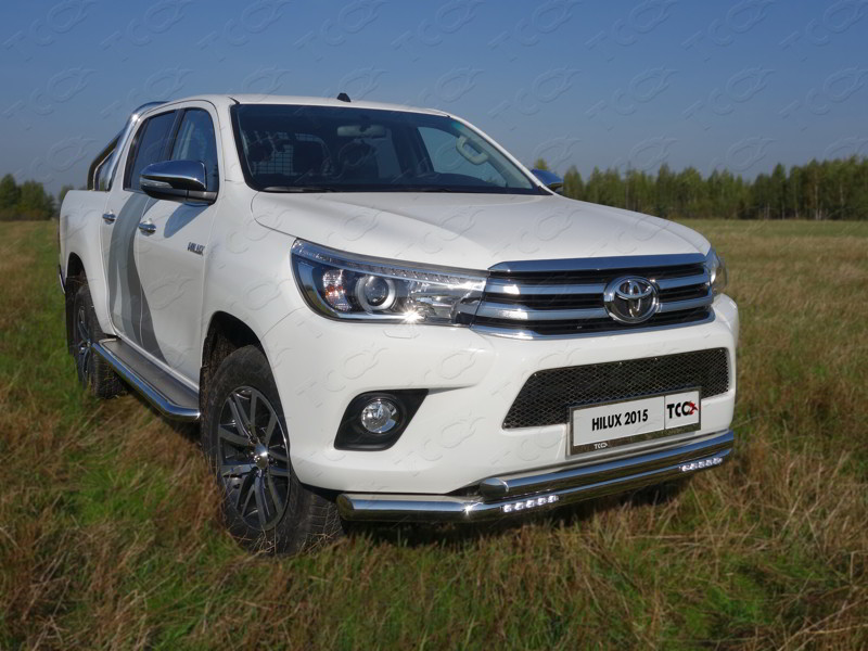 'Защита переднего бампера Toyota Hilux с 2015 (Двойная с ходовыми огнями)'