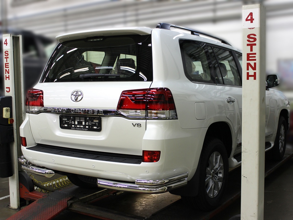 Защита заднего бампера Toyota Land Cruiser 200 2012-2015 (Уголки двойные 2)