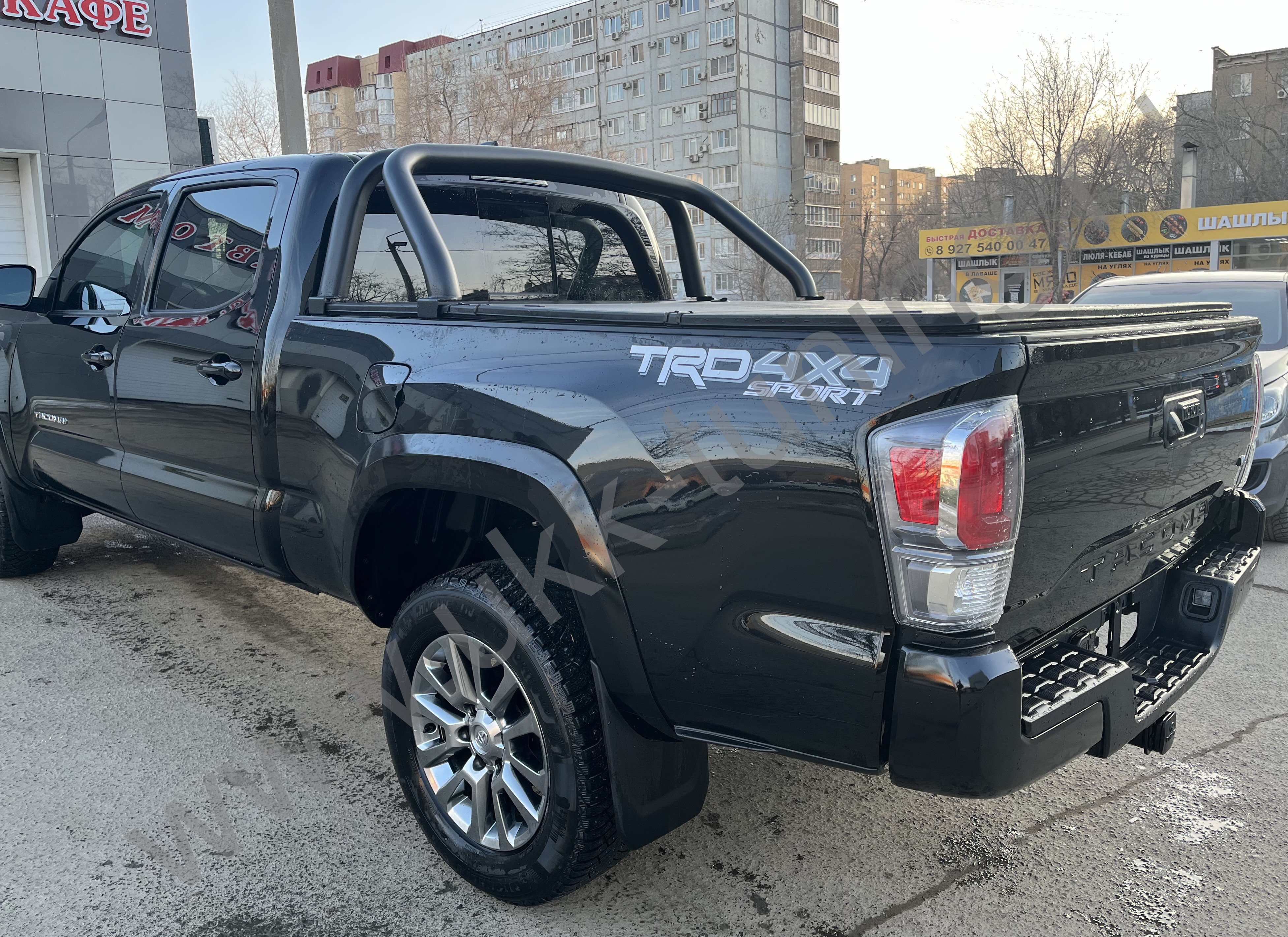 Защитные дуга под трехсекционную крышку с покрытием "раптор" Toyota Tacoma TRD Sport с 2018