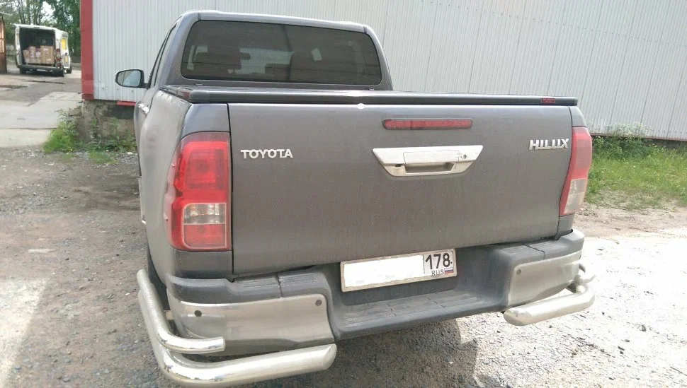 'Жесткая трехсекционная крышка Toyota Hilux VII Vigo Kramco'
