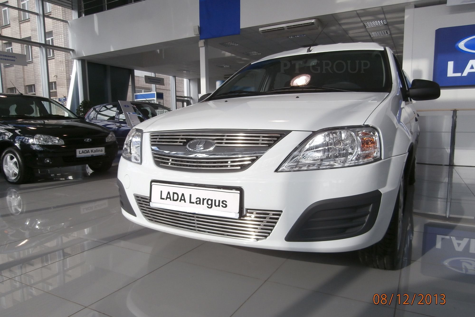 Накладка на решётку радиатора Lada Largus с 2012-2019