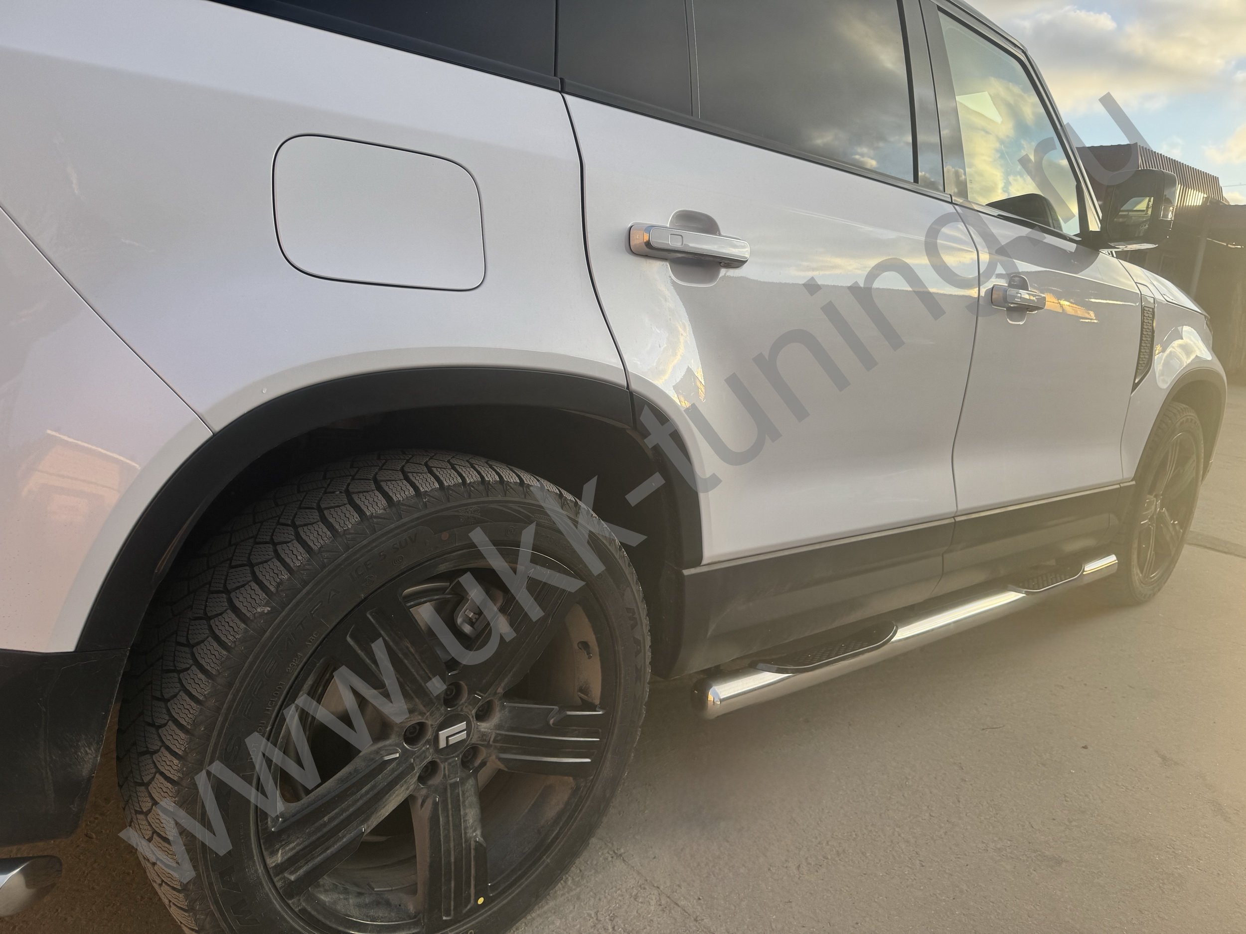 Боковые подножки ROX 01 труба с проступью