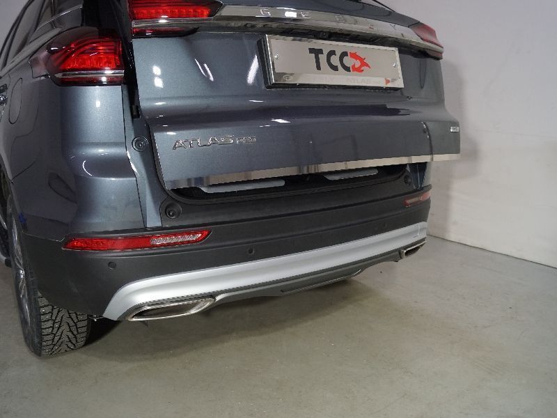 Накладка на заднюю дверь Geely Atlas Pro с 2021 (лист шлифованный)