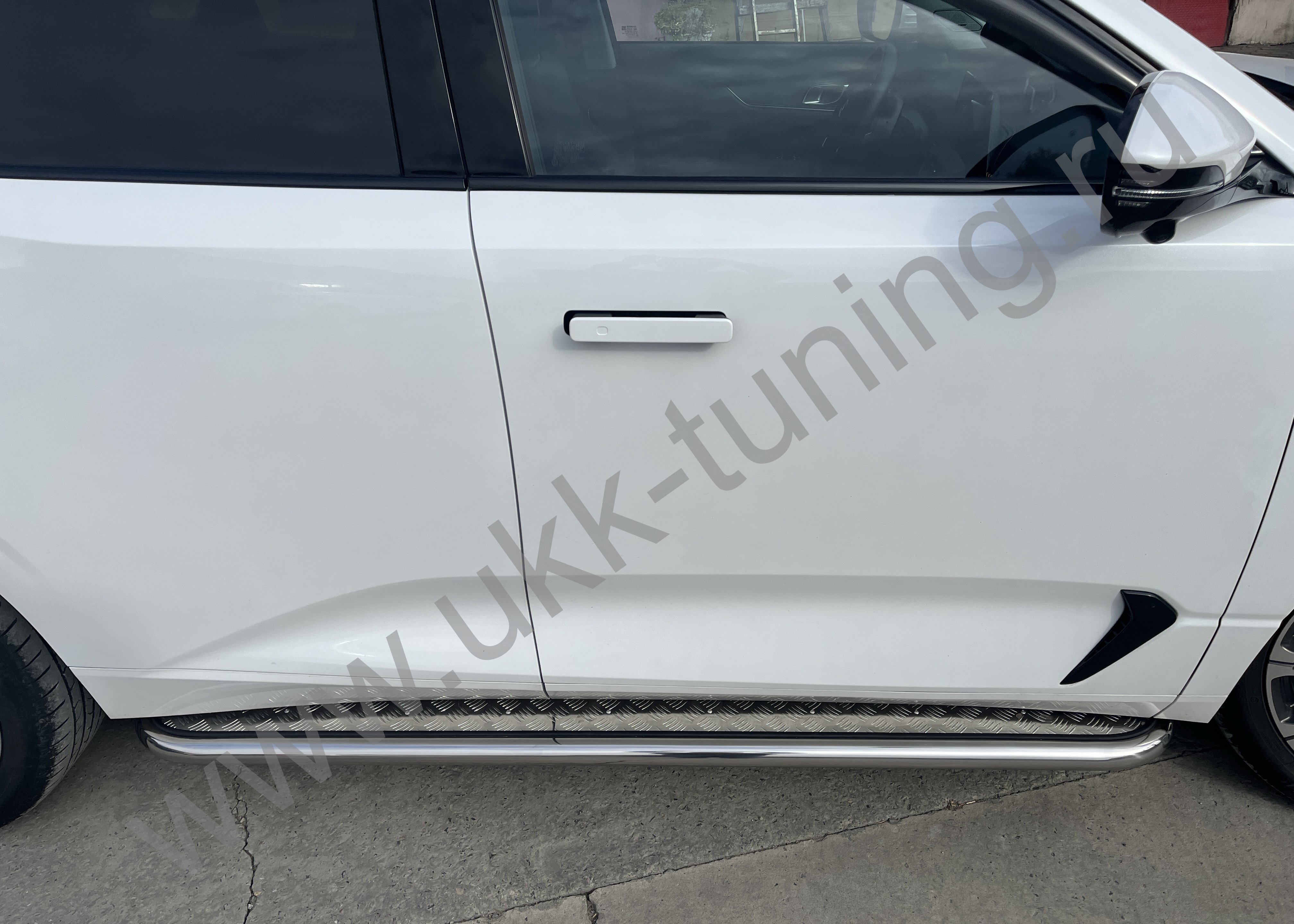 Боковые подножки Changan UNI-K с 2022 с накладным листом