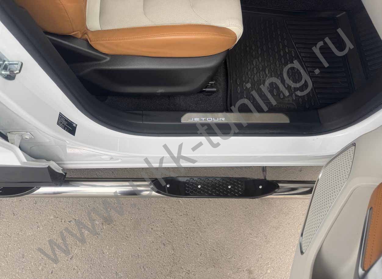 Боковые подножки Jetour X70 Plus с 2023 труба с проступью
