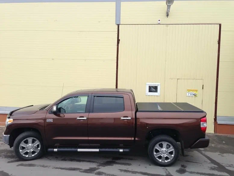 Жесткая трехсекционная крышка Toyota Tundra II  Жесткая трехсекционная крышка Toyota Tundra II