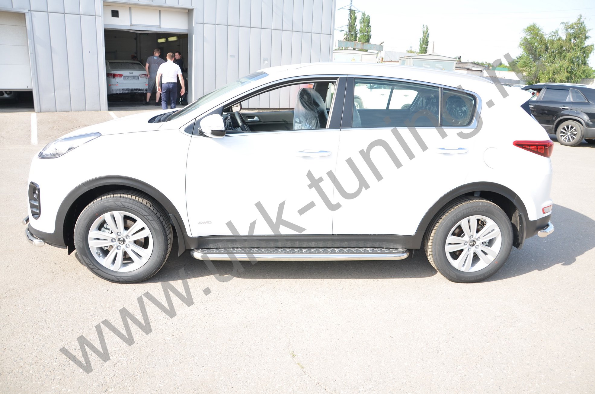 Боковые подножки Kia Sportage с 2018-2020 с накладным листом