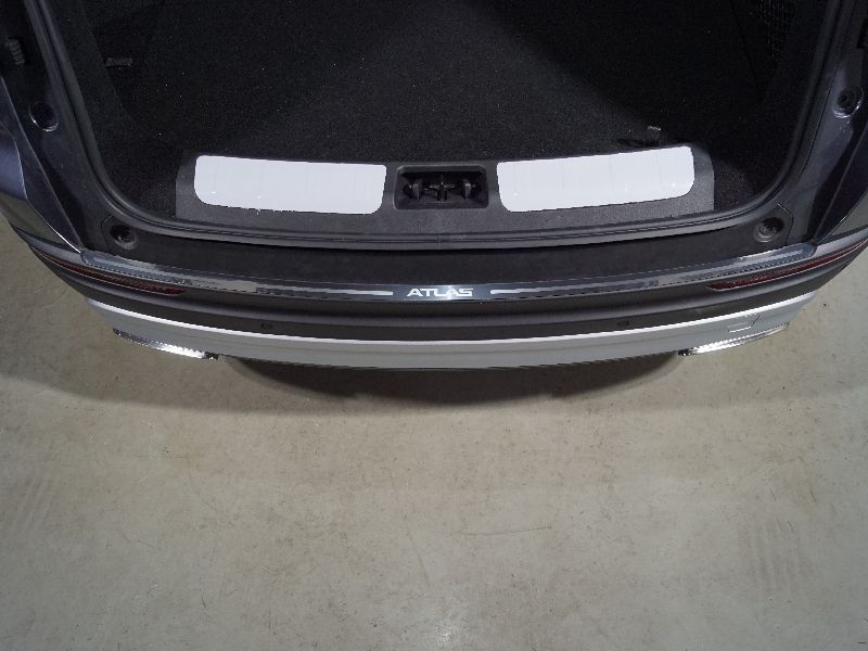 Накладка на задний бампер Geely Atlas Pro с 2021 (лист шлифованный надпись Atlas)