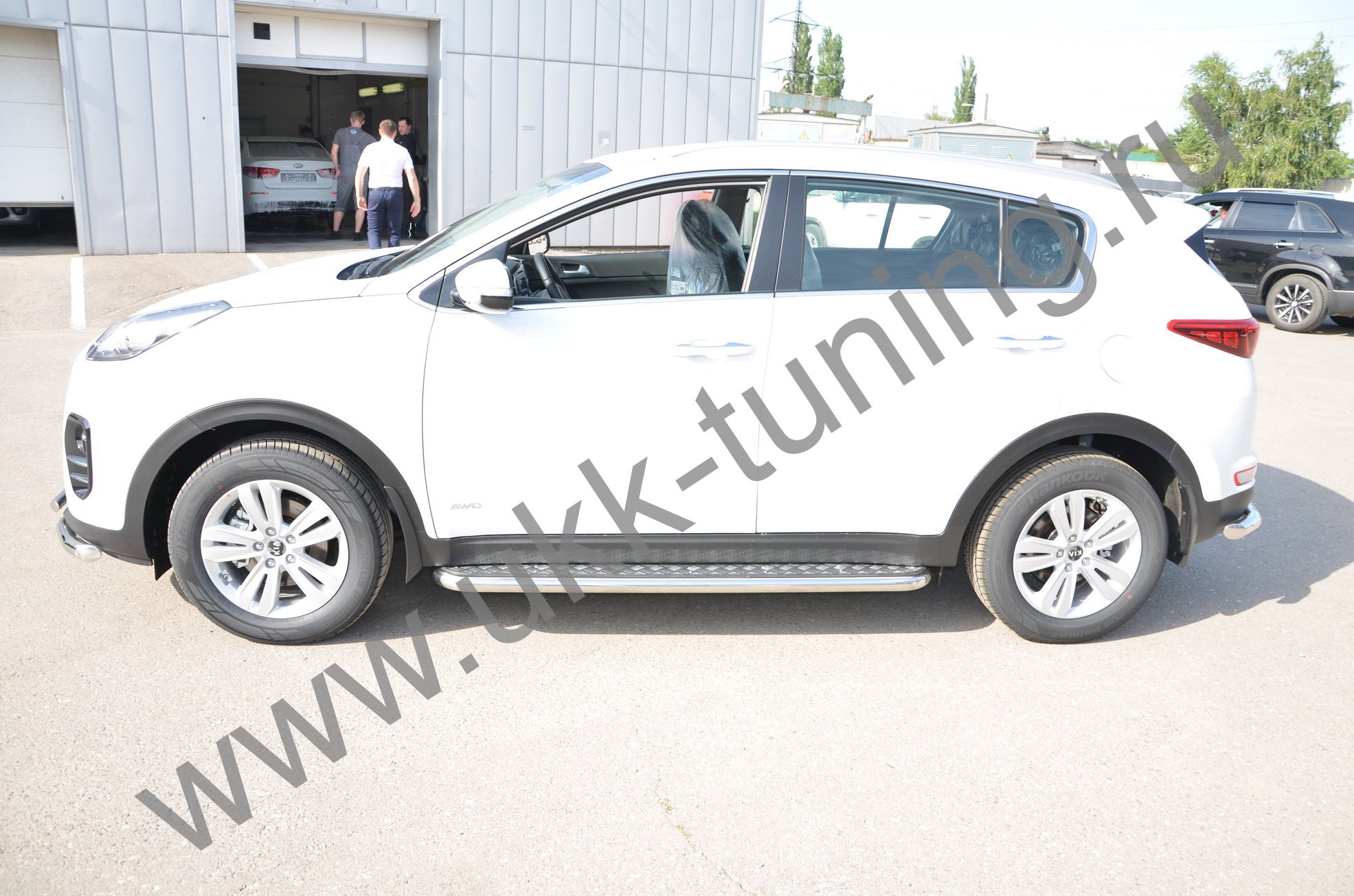 Боковые подножки Kia Sportage 4 с 2015-2018 с накладным листом
