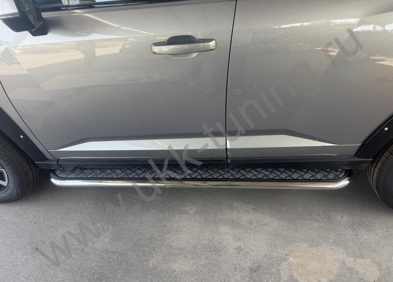 Боковые подножки Haval H7 с 2025 с накладным листом