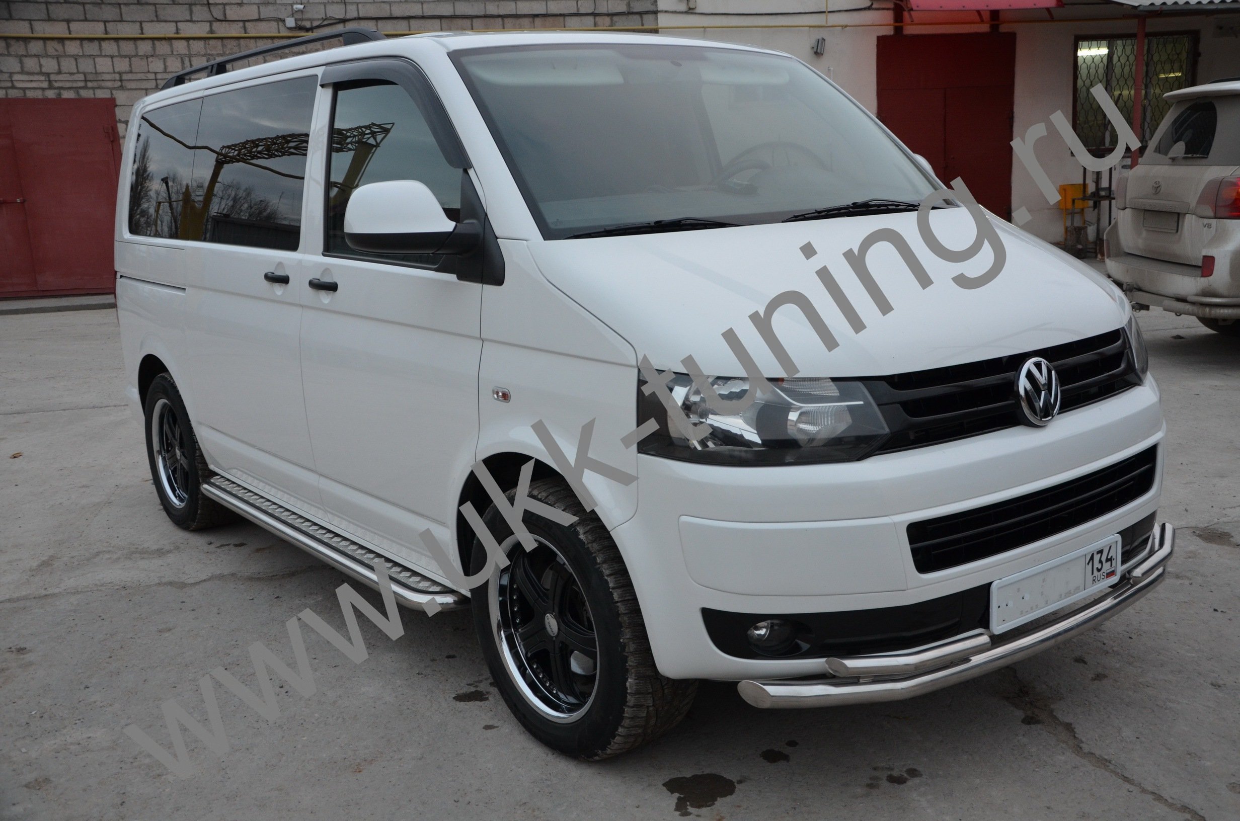 Боковые подножки Volkswagen T5 с 2003-2009 с накладным листом