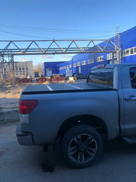 Жесткая трехсекционная крышка Toyota Tundra II  Жесткая трехсекционная крышка Toyota Tundra II