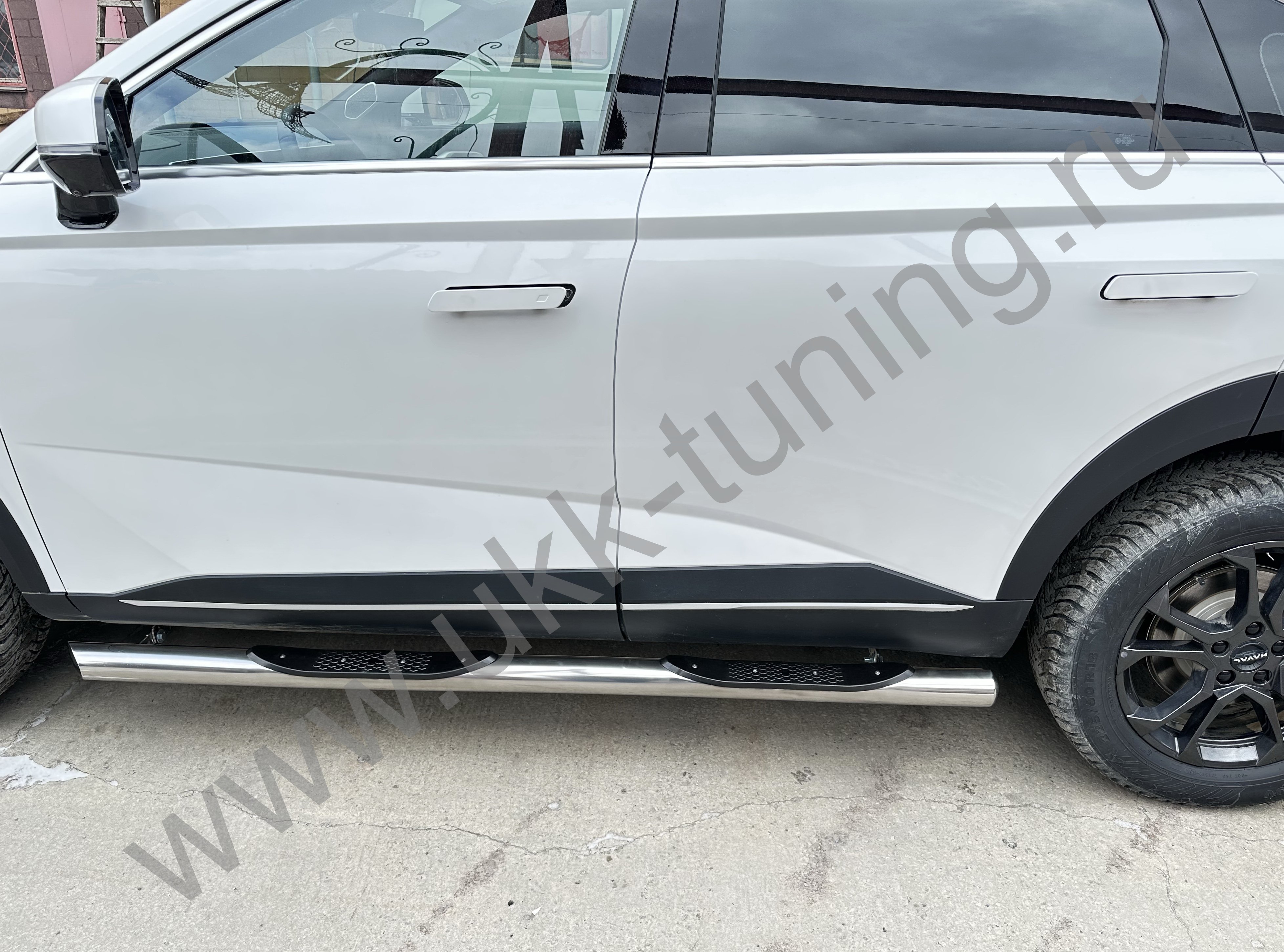 Боковые подножки Haval F7 c 2024 труба с проступью