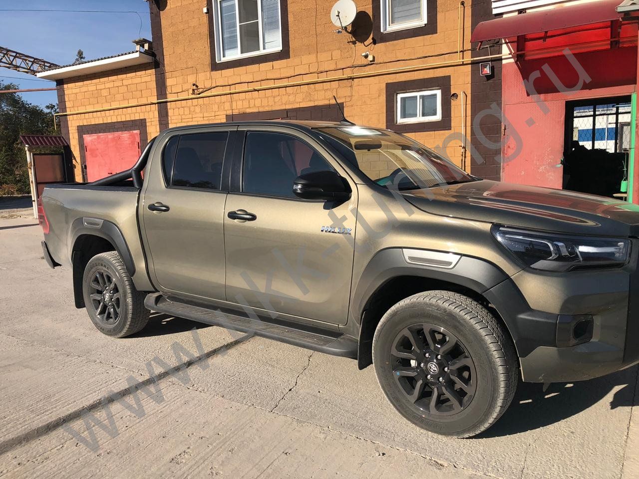 Защитная дуга с покрытием «раптор» Toyota Hilux Black Onyx с 2020 Защитная дуга с покрытием «раптор» Toyota Hilux Black Onyx с 2020