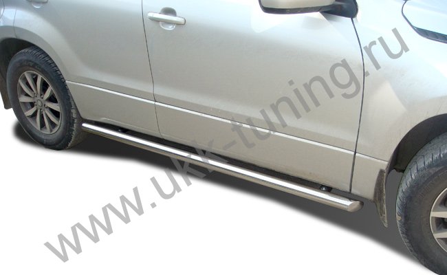 Боковые подножки Suzuki Grand Vitara с 2013-2015 труба