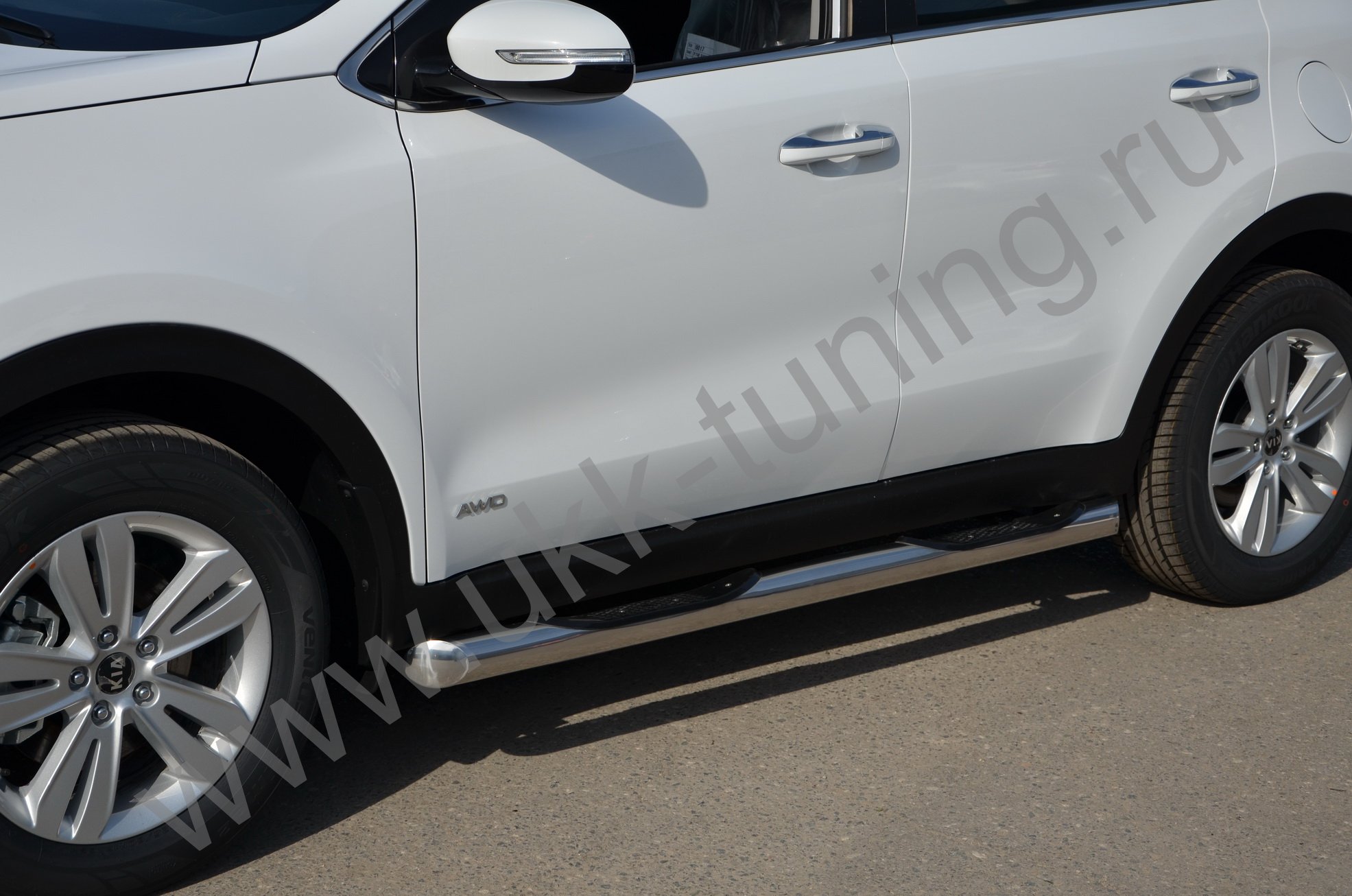 Боковые подножки Kia Sportage с 2018-2020 труба с проступью