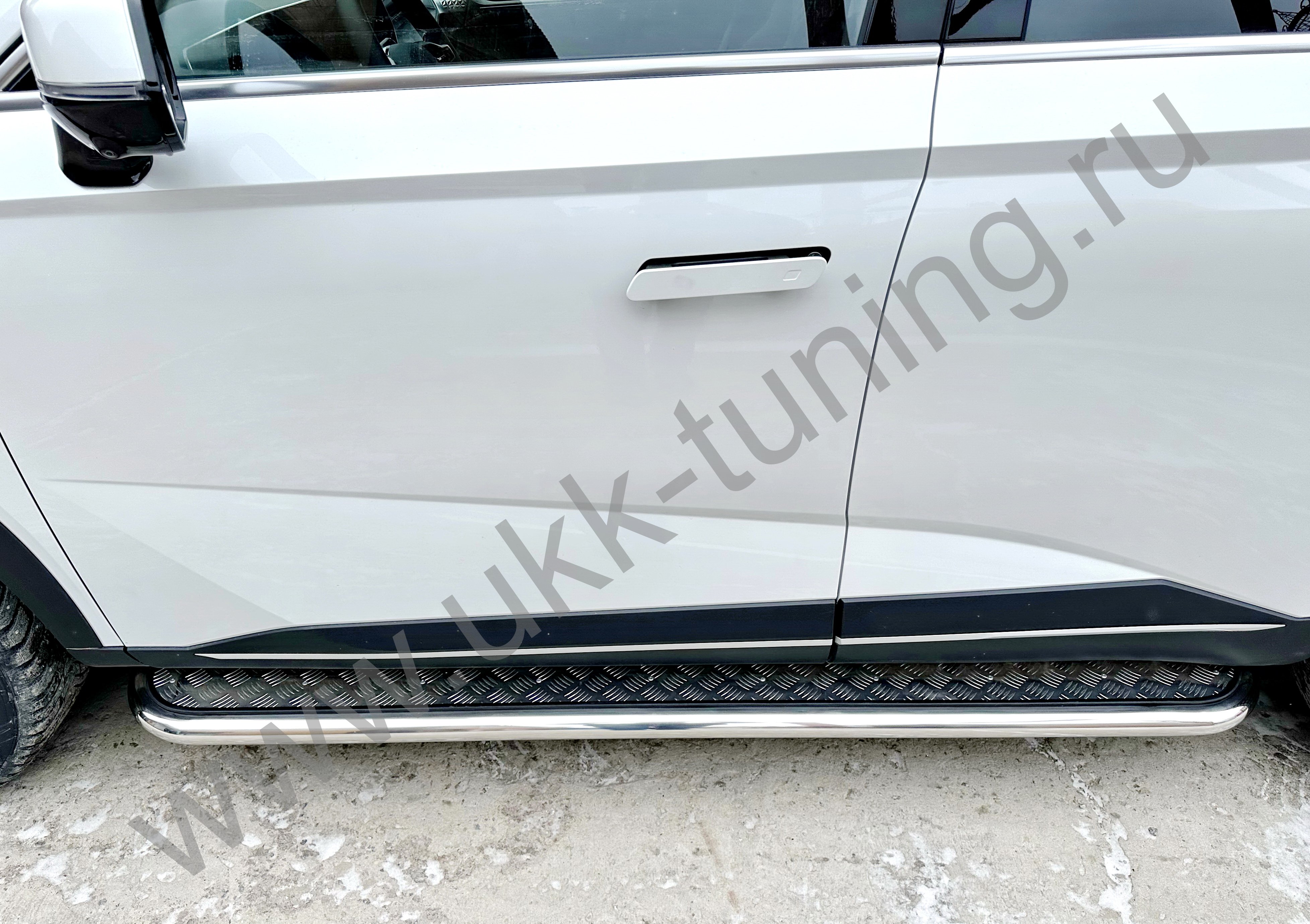 Боковые подножки Haval F7 c 2024 с накладным листом