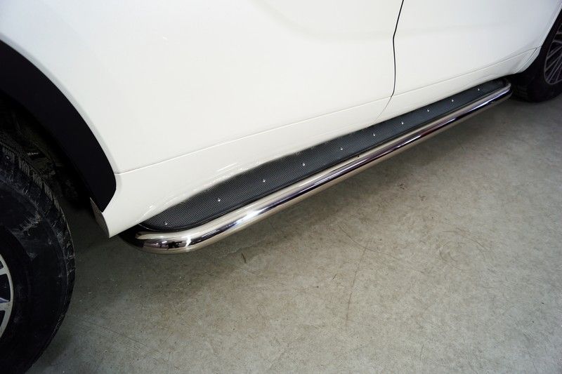 Боковые подножки Toyota Highlander c 2020 с площадкой (нерж. лист) 60,3 мм Боковые подножки Toyota Highlander c 2020 с площадкой (нерж. лист) 60,3 мм