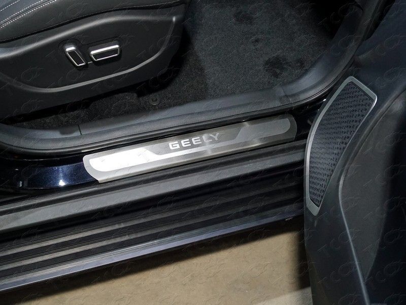 Накладки на пороги (лист шлифованный надпись Geely) 4шт GEELY Emgrand X7 2018- Накладки на пороги (лист шлифованный надпись Geely) 4шт GEELY Emgrand X7 2018-