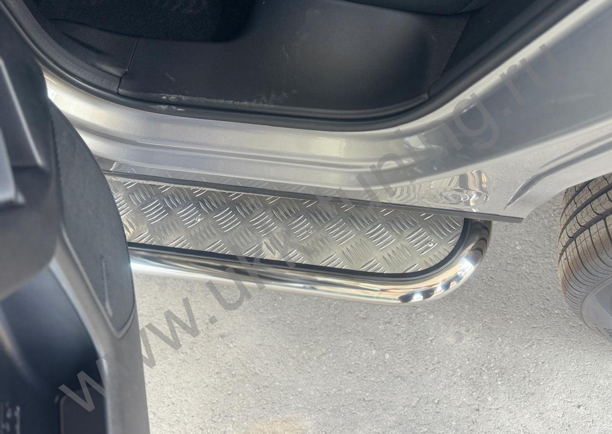 Боковые подножки Haval H7 с 2025 с накладным листом