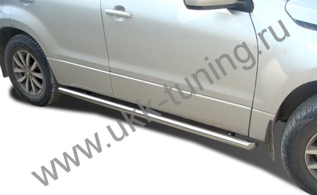 Боковые подножки Suzuki Grand Vitara с 2005-2012 труба