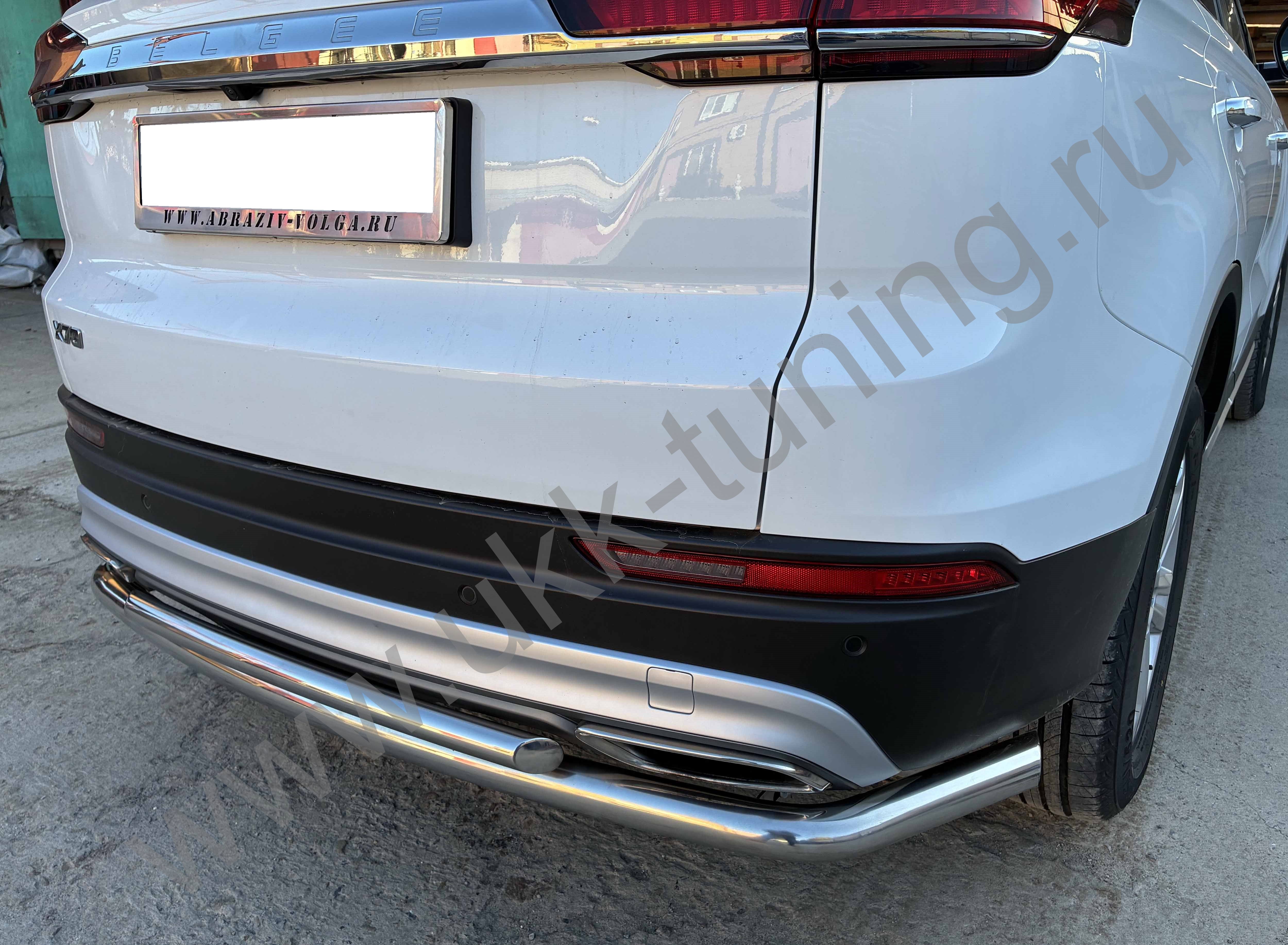 Защита заднего бампера угловая большая двойная Geely Atlas Pro с 2021