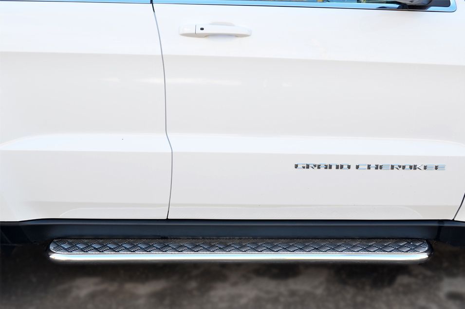 JEEP Grand Cherokee 2013 Пороги труба d42 с листом (Лист алюм, проф нерж) (Вариант1) JGCL-001532