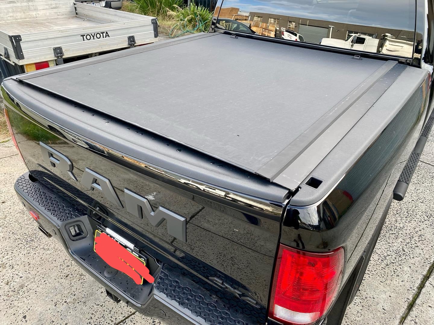 Крышка кузова Dodge Ram с 2008 рулонная, алюминиевая