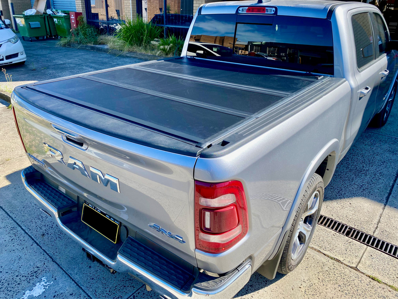 Крышка кузова Dodge Ram с 2008 четырехсекционная, алюминиевая