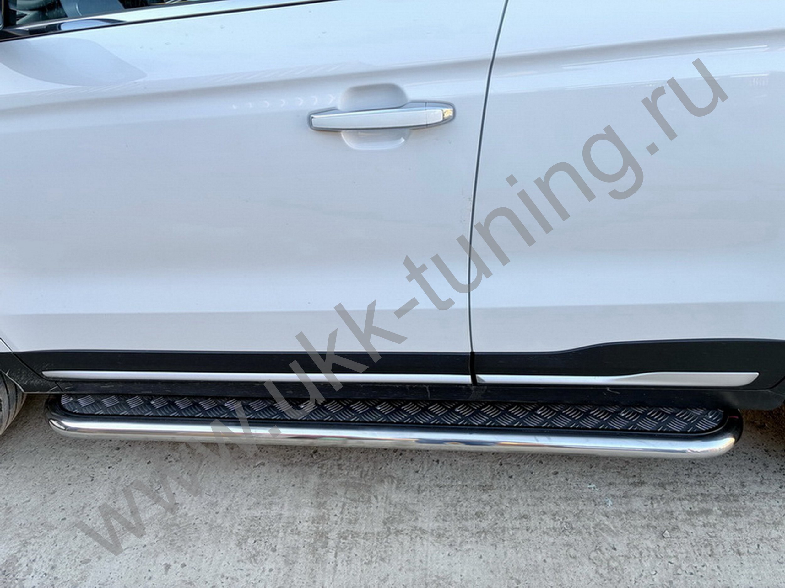 Боковые подножки Belgee X70 с 2021 с накладным листом