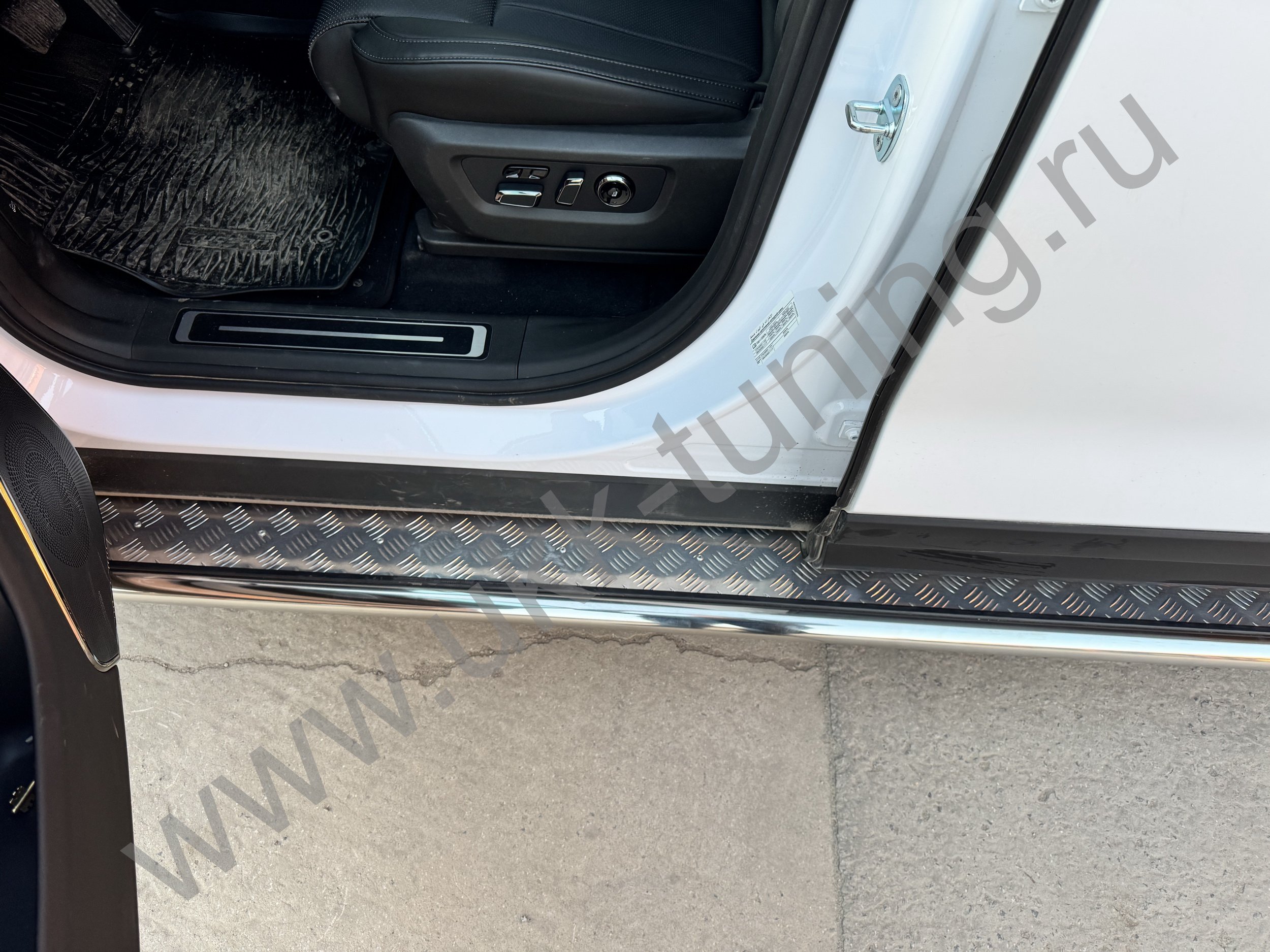 Боковые подножки ROX 01 с накладным листом