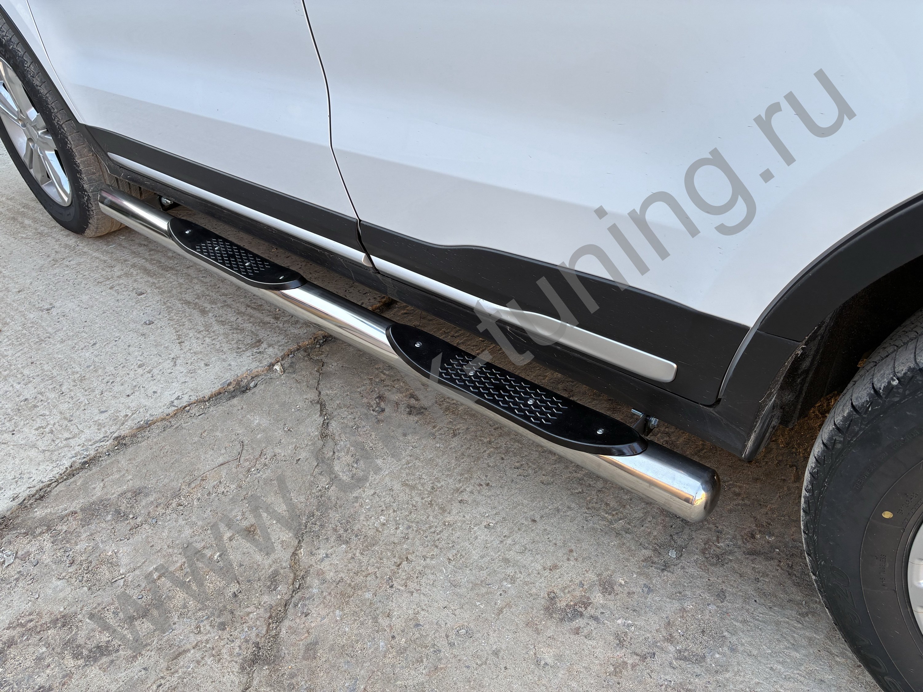 Боковые подножки Belgee X70 с 2021 труба с проступью