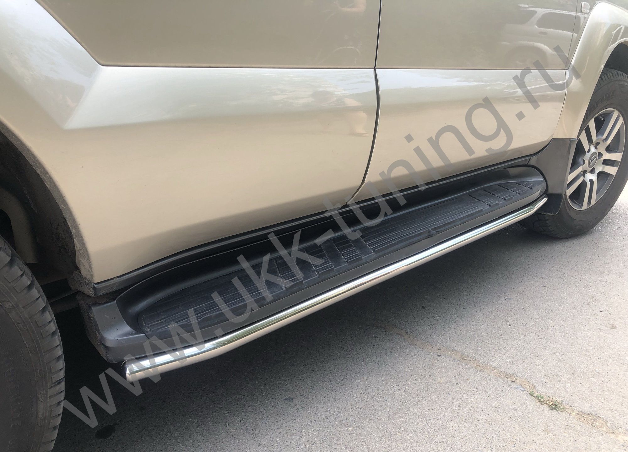 Защита штатного порога под порог Toyota Land Cruiser Prado 120 с 2003-2009 Защита штатного порога под порог Toyota Land Cruiser Prado 120 с 2003-2009