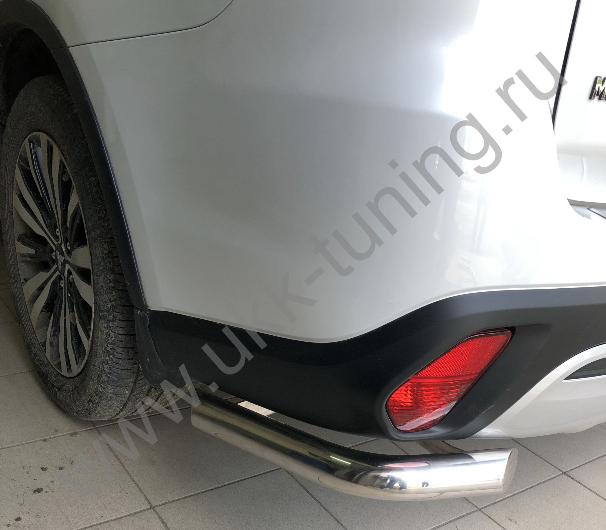 Защита заднего бампера угловая MITSUBISHI Outlander с 2019 Защита заднего бампера угловая MITSUBISHI Outlander с 2019