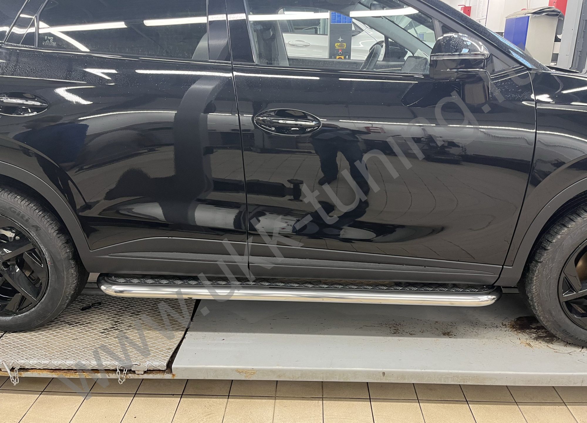 Пороги с накладным листом Chery Omoda C5 с 2022