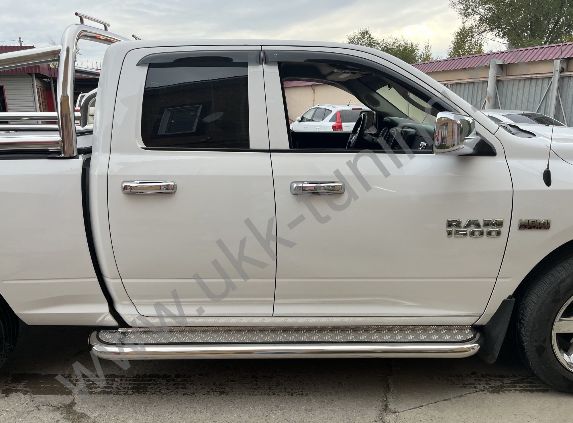 Пороги с накладным листом Dodge RAM 1500 Crew Cab с 2018-2018