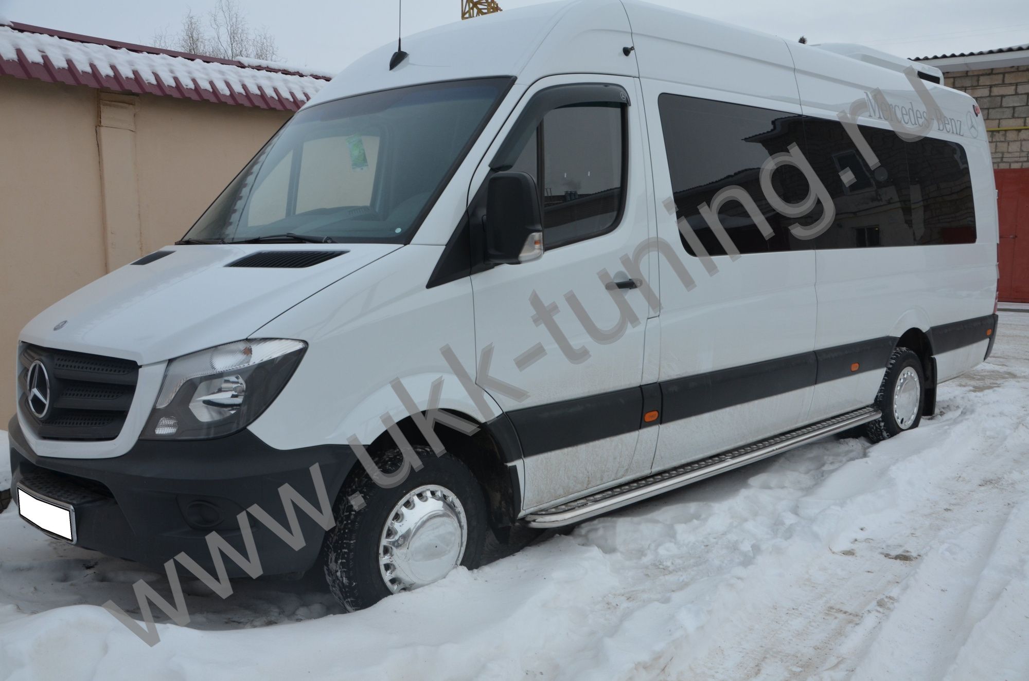Боковые подножки Mercedes-Benz Sprinter с 2012 с накладным листом
